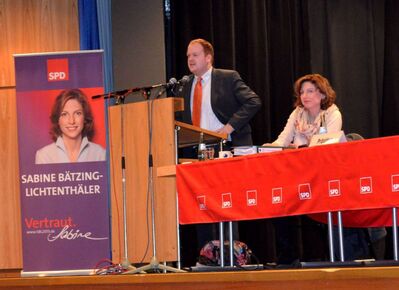 MdB Sabine Bätzing-Lichtenthäler und SPD-Kreischef Andreas Hundhausen begrüßten die Teilnehmer der Mitgliederkonferenz.