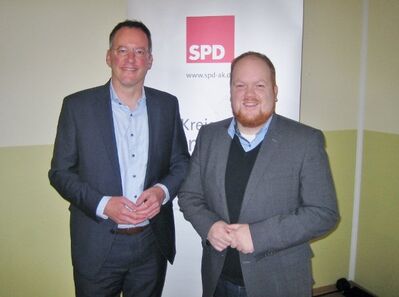 Michael Ebling wurde vom SPD-Kreisvorsitzenden Andreas Hundhausen als Gastredner auf der Kreiskonferenz begrüßt.