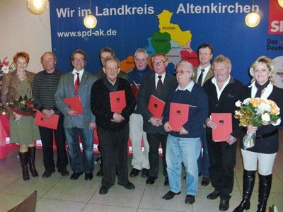 Dr. Matthias Krell (3. von rechts) ehrte beim Herbstempfang Mitglieder für deren Engagement in den Ortsvereinen.