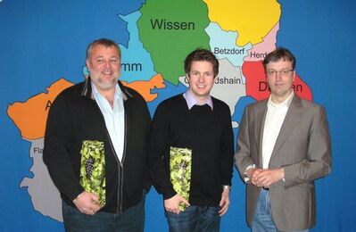 Matthias Krell (rechts) dankte Norbert Klaes und Dennis Hoppius (von links) für ihre geleistete Vorstandsarbeit.