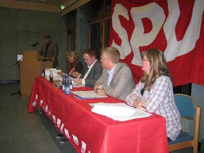 Die Konferenzleitung mit Anka Seelbach (Altenkirchen), MdL Thorsten Wehner, Andreas Hundhausen und Eva Frömgen. 