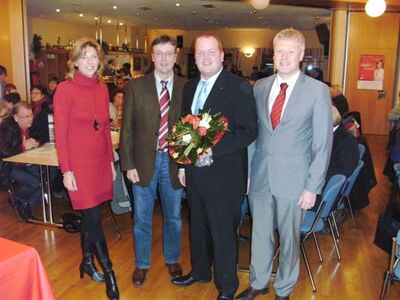 Zu den ersten Gratulanten gehörten MdB Sabine Bätzing-Lichtenthäler und die MdLs Dr. Matthias Krell und Thorsten Wehner.